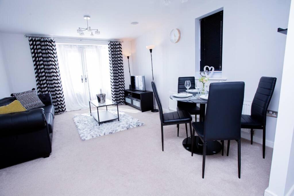 Mills Apartment - Two Bedroom En-Suite Apartment Нортгемптон Екстер'єр фото